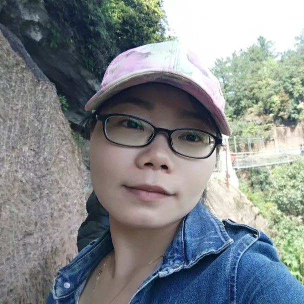 人物:龙艳--惊艳不了年华,那就去温柔岁月